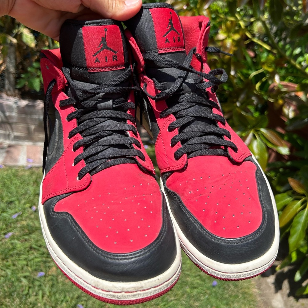 Nike Air Jordan 1 Mid Bred (2013) Sneakers 554724 005 Red Black Size 13